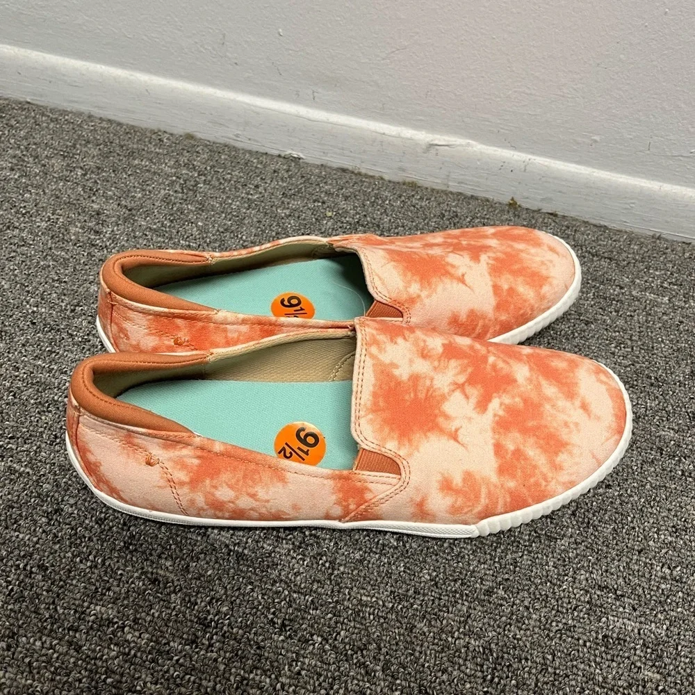 NWOT Dr. School’s Slip On Shoes Size 9